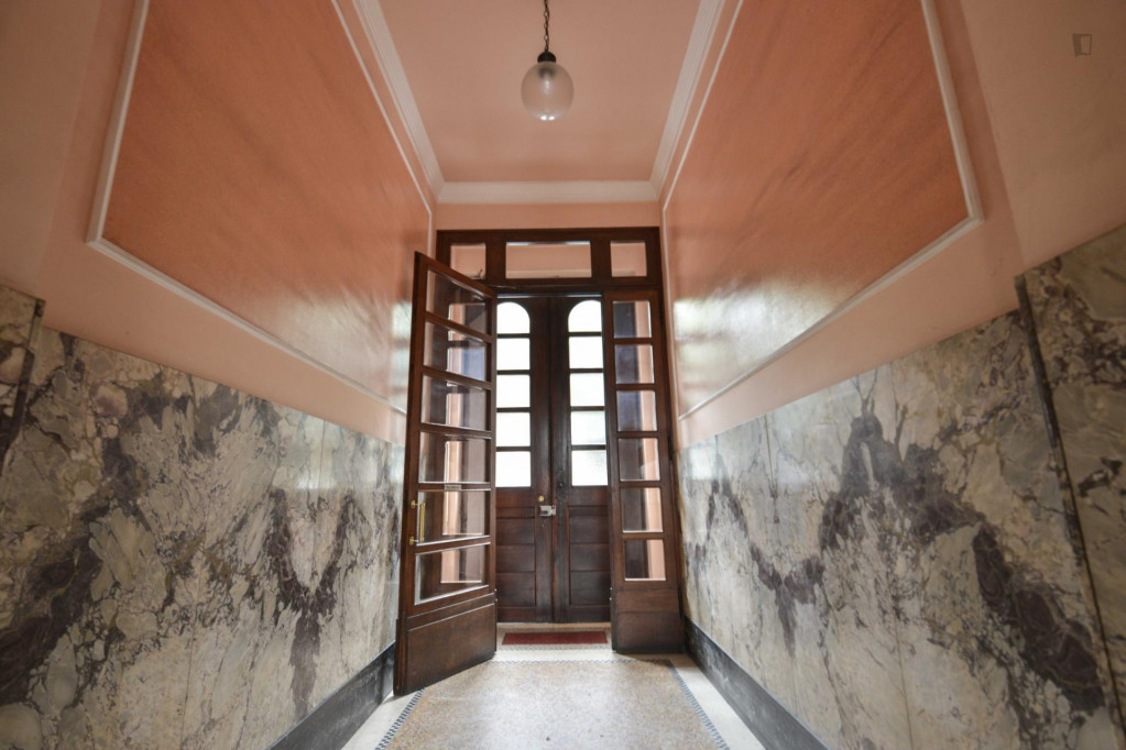 Stunning double bedroom with balcony in Barriera di Milano area