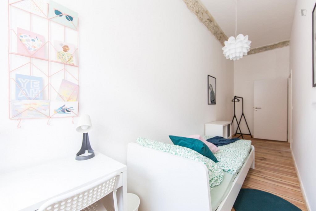 Snug single bedroom in a 4-bedroom apartment near Thomashöhe