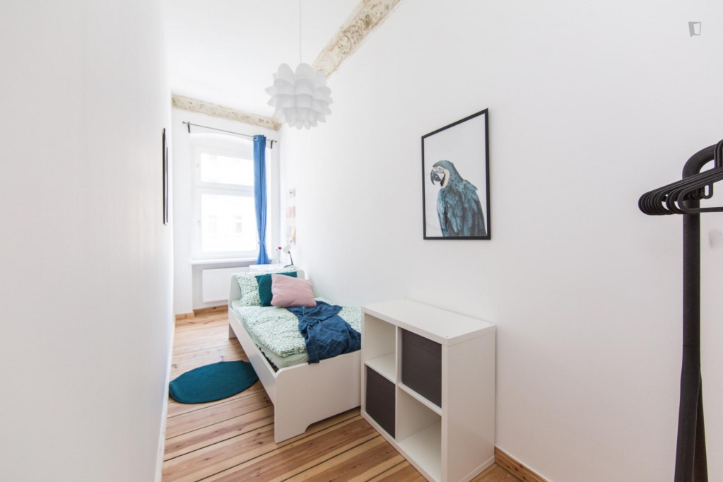 Snug single bedroom in a 4-bedroom apartment near Thomashöhe
