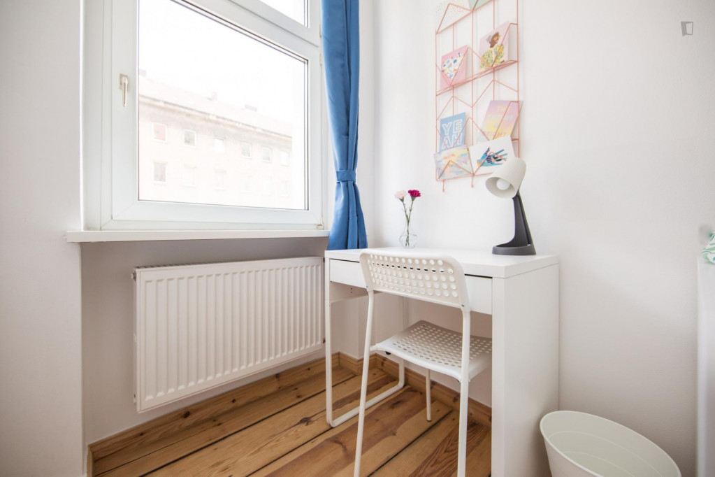 Snug single bedroom in a 4-bedroom apartment near Thomashöhe