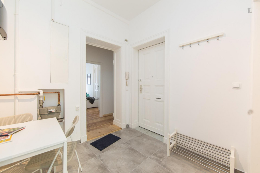 Snug single bedroom in a 4-bedroom apartment near Thomashöhe