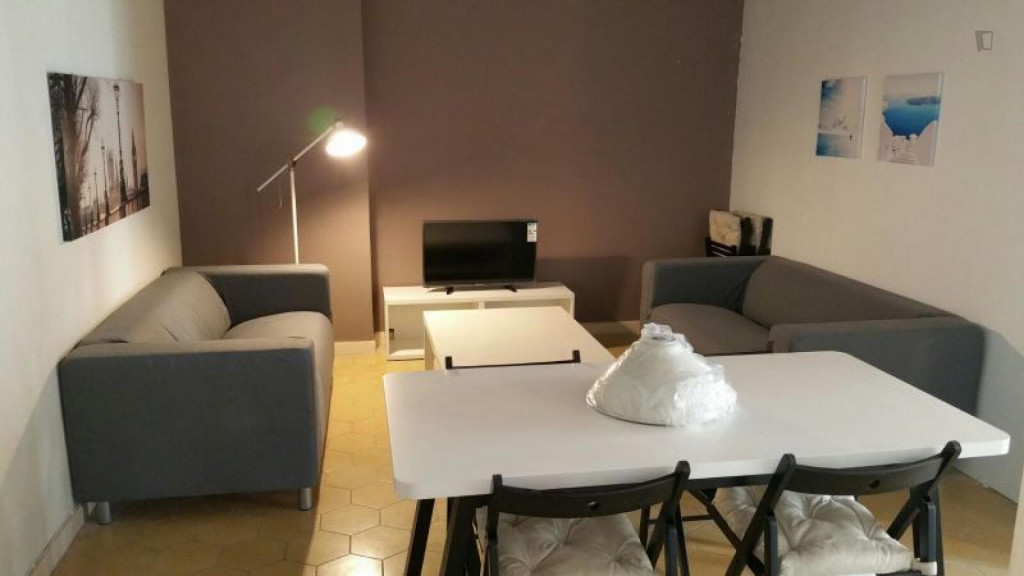 Double bedroom, with balcony, in 8-bedroom apartment