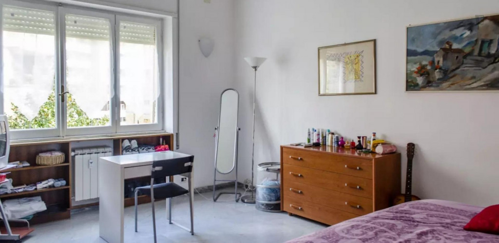 Double bedroom in a 4-bedroom apartment near Laurentina metro station