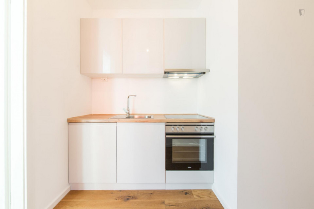 Single bedroom in 4-bedroom apartment