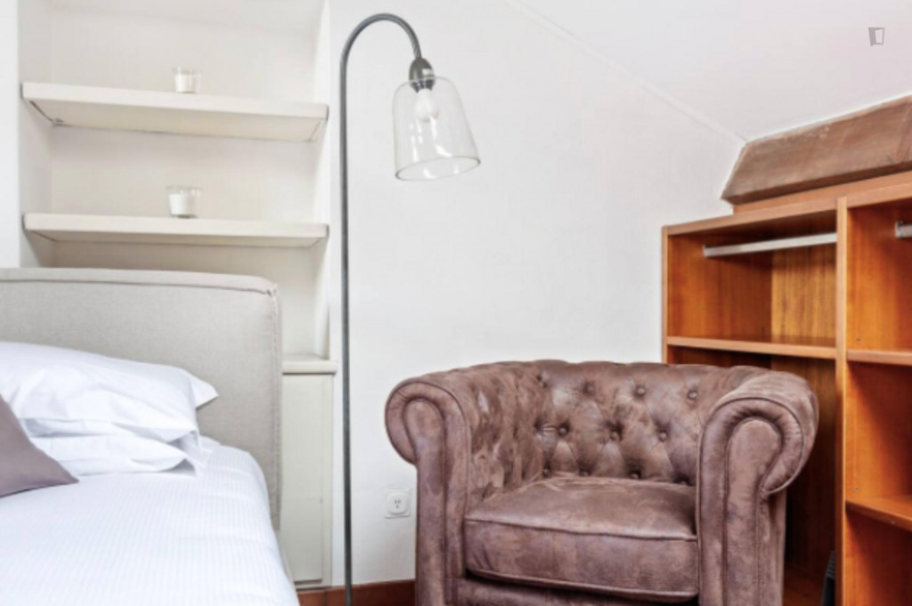 Snug studio near Moscova metro station