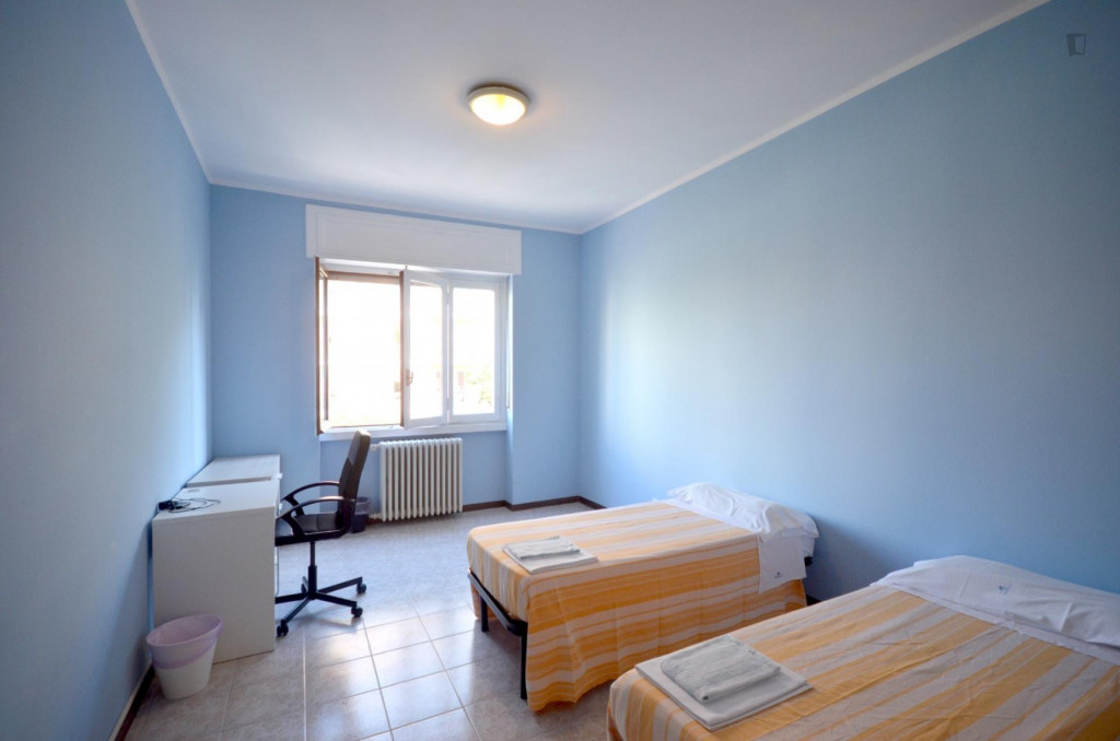 Bed in a twin bedroom close to Romolo metro station - Milan - chambre - ImmoJeune