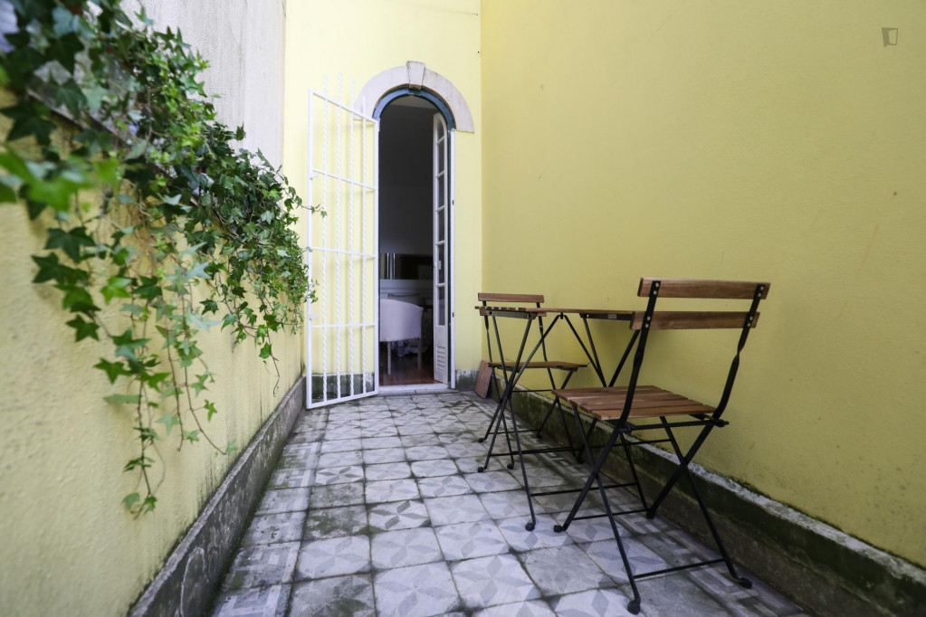 Amazing ensuite double bedroom with a balcony in Anjos