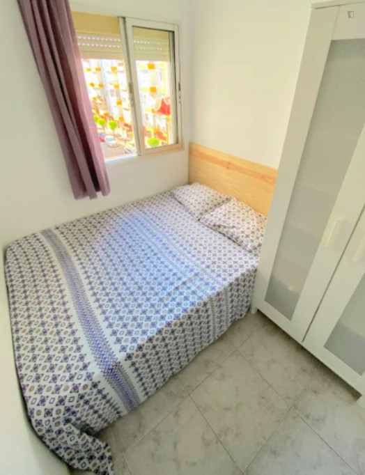 Double bedroom in a 4-bedroom apartment near ETSI (Escuela Técnica Superior de Ingeniería )