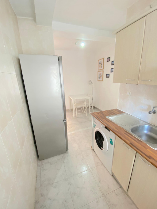 Double bedroom in a 4-bedroom apartment near ETSI (Escuela Técnica Superior de Ingeniería )