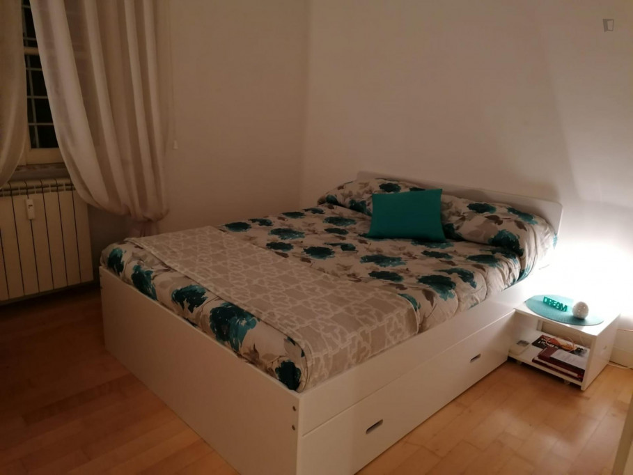 Double bedroom in a 3-bedroom apartment near Piazza dei Prati degli Strozzi