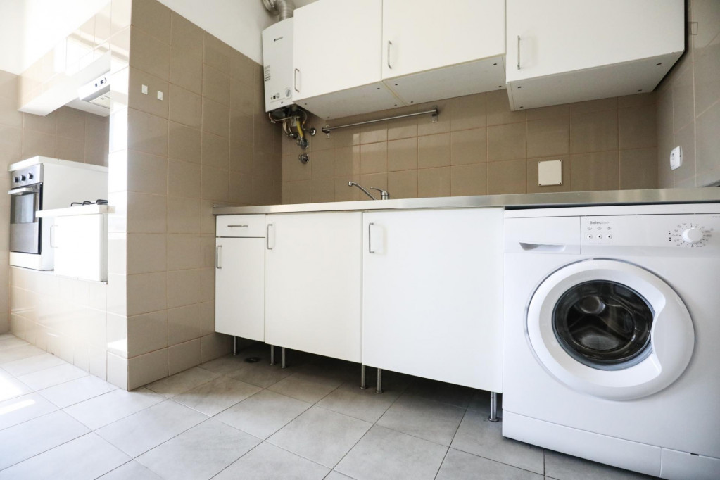 Nice double bedroom in a 5-bedroom apartment