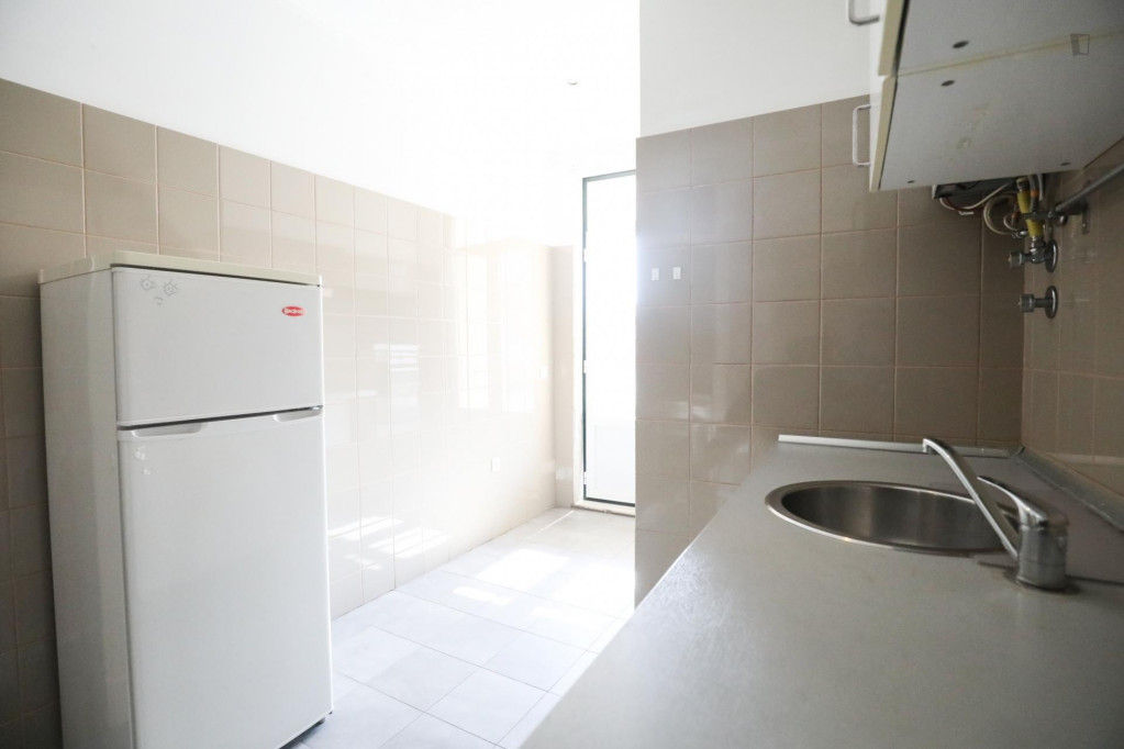 Nice double bedroom in a 5-bedroom apartment