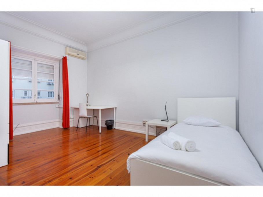 Bright single bedroom near the Parque metro - Lisbonne - chambre - ImmoJeune