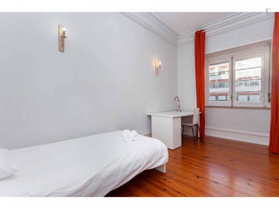 Neat single bedroom near Parque Eduardo VII - Lisbonne - chambre - ImmoJeune