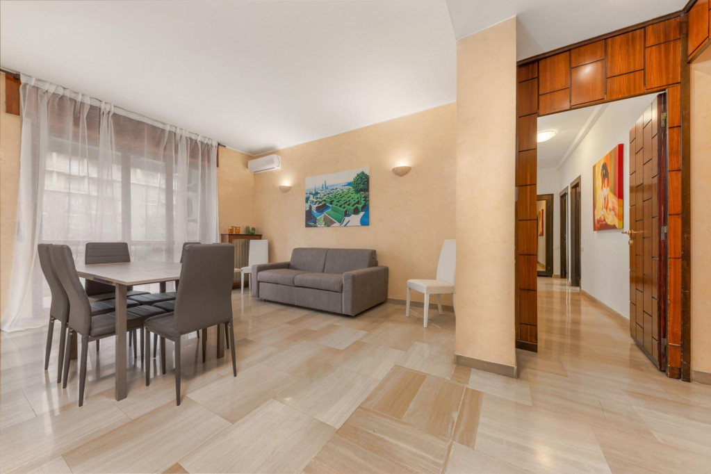 5-bedroom apartment, with outdoor area