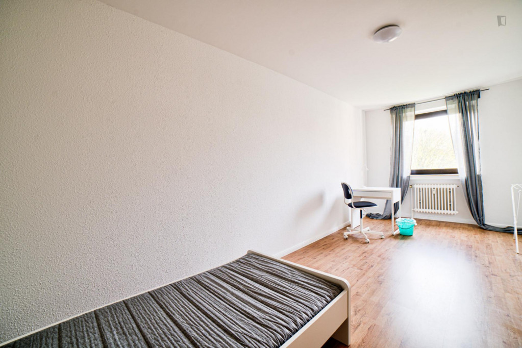 Cool single bedroom in a 3-bedroom apartment near Elbruchstraße transport station