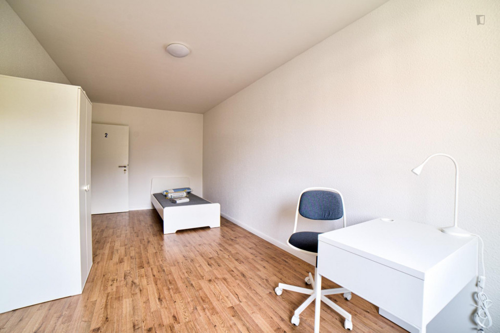 Cool single bedroom in a 3-bedroom apartment near Elbruchstraße transport station