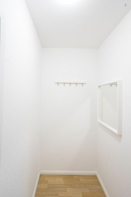 Cozy single bedroom in a 3-bedroom apartment near Elbruchstraße transport station