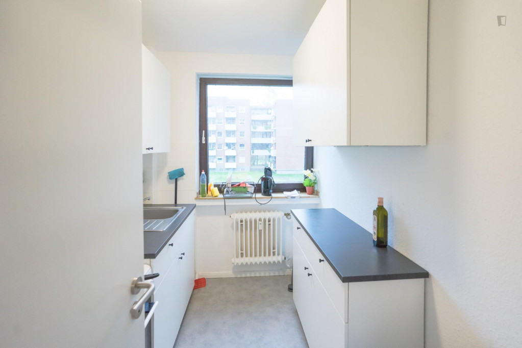 Cozy single bedroom in a 3-bedroom apartment near Elbruchstraße transport station