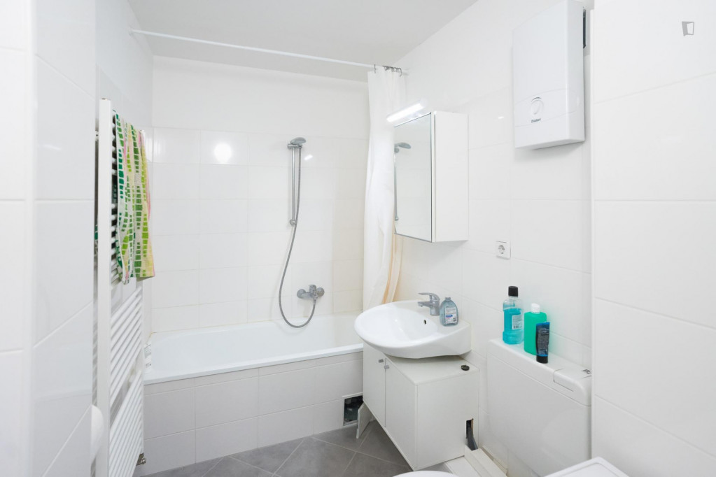 Cozy single bedroom in a 3-bedroom apartment near Elbruchstraße transport station