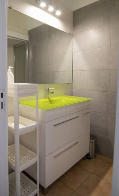 Great single room in a 7 room flat