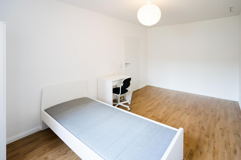 Cool single bedroom in a 4-bedroom apartment near Elbruchstraße train station