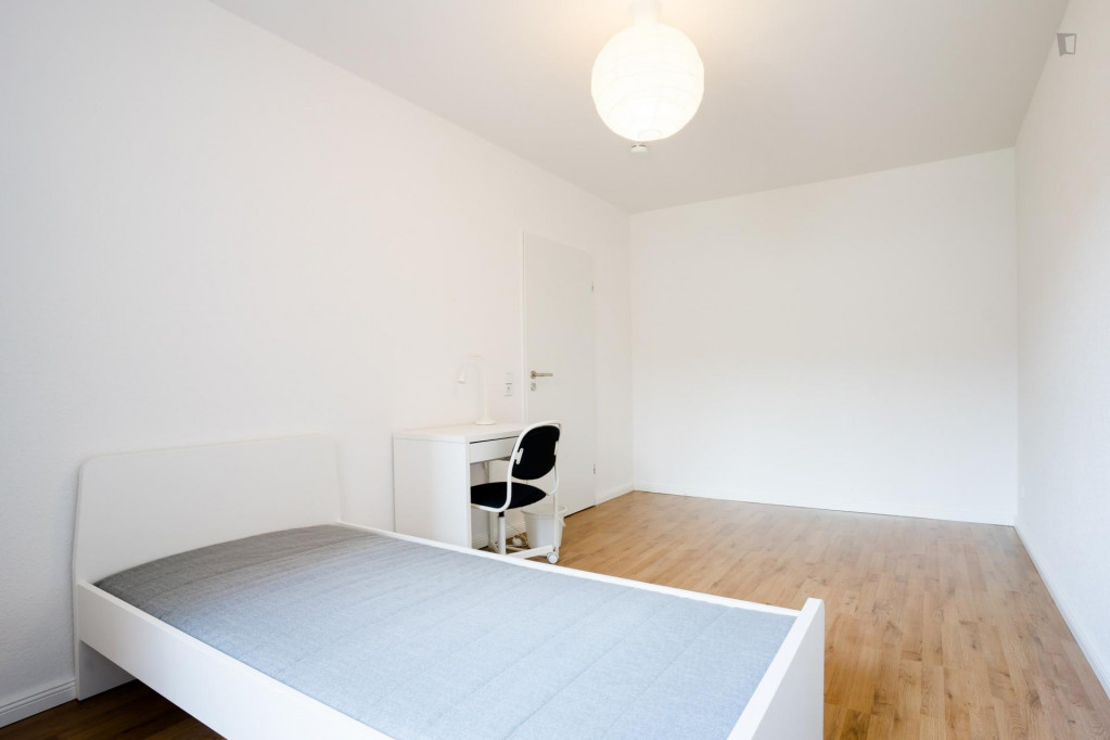 Cool single bedroom in a 4-bedroom apartment near Elbruchstraße train station