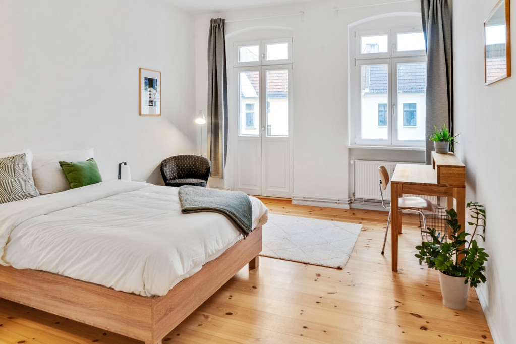 Pleasant and shinny single bedroom with balcony in city center (Entrecampos) - Lisbonne - chambre - ImmoJeune