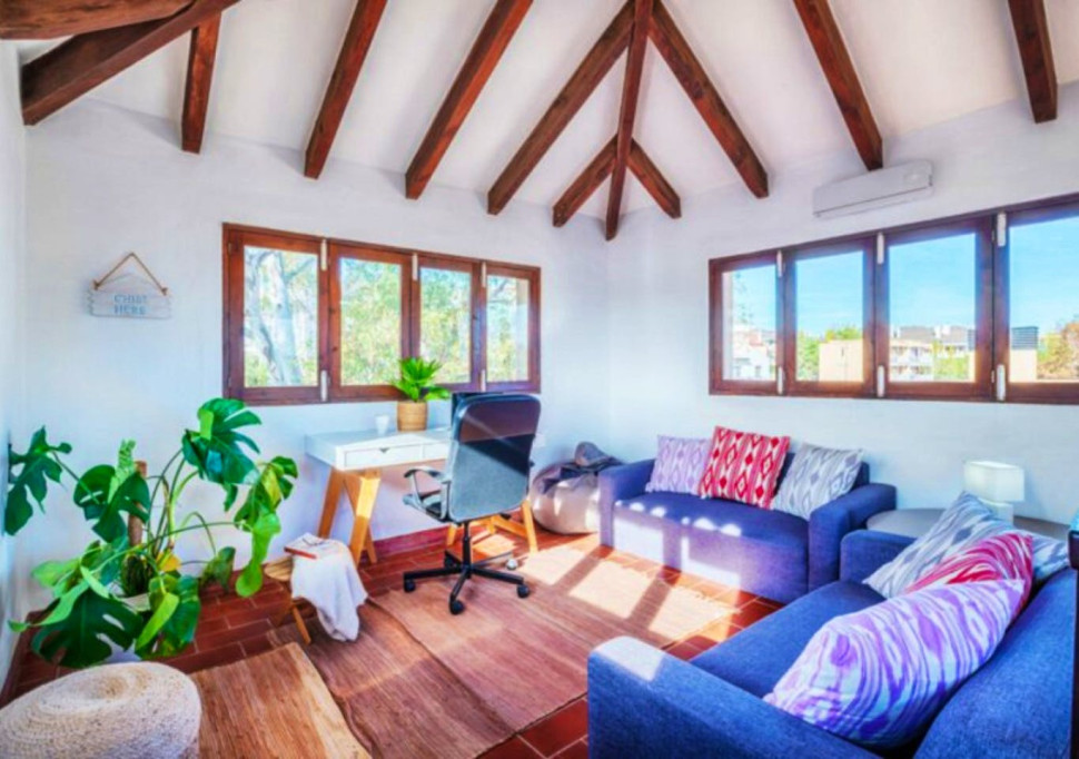 Beach Relaxed House w/ Coworking + Pool
