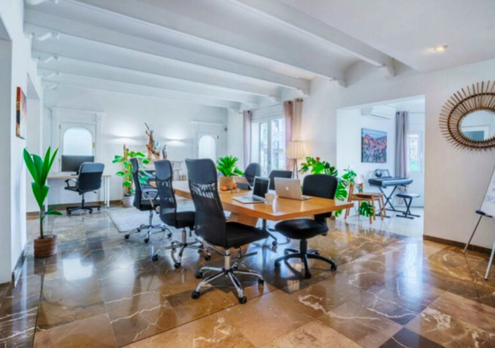 Beach Relaxed House w/ Coworking + Pool