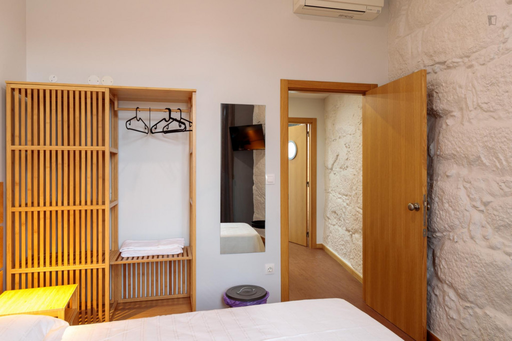 Double bedroom in 7-bedroom house - Vila Nova de Gaia - chambre - ImmoJeune
