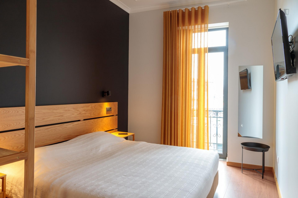 Double bedroom, with balcony, in 3-bedroom house - Vila Nova de Gaia - chambre - ImmoJeune