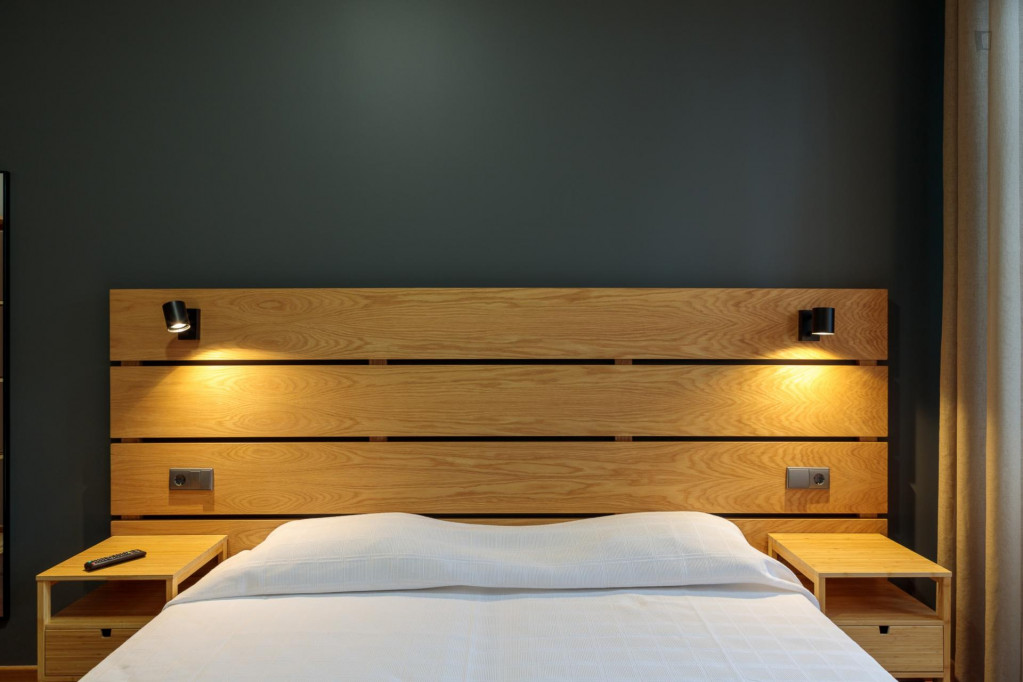 Double bedroom, with private bathroom, in 1-bedroom house - Vila Nova de Gaia - chambre - ImmoJeune