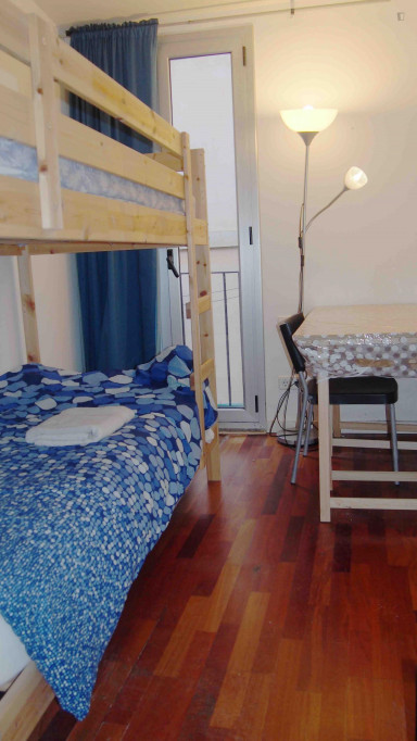 Lovely ensuite bunk bedroom near ELISAVA Escuela Superior de Diseño e Ingeniería - Barcelone - chambre - ImmoJeune