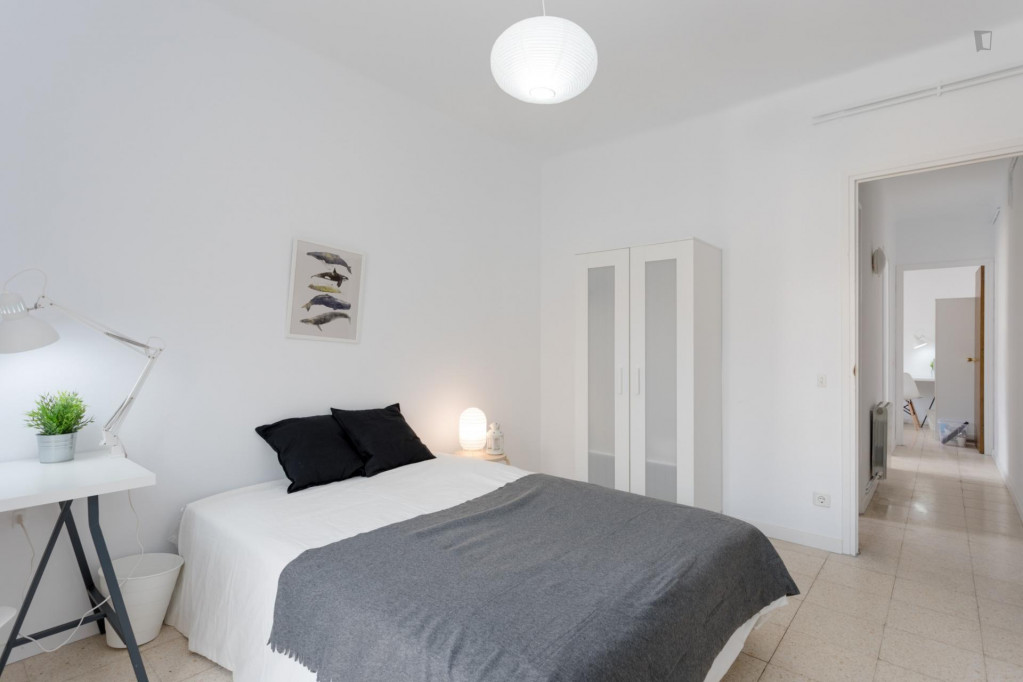 Large double bedroom in Ciutat Vella - Barcelone - chambre - ImmoJeune