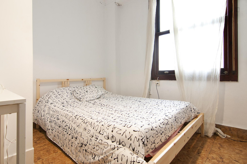Neat and cosy double bedroom in Ciutat Vella - Valence - chambre - ImmoJeune