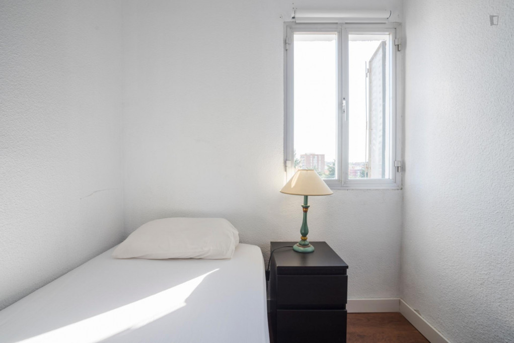 Warm and pleasant single bedroom in Pinar del Rey - Madrid - chambre - ImmoJeune