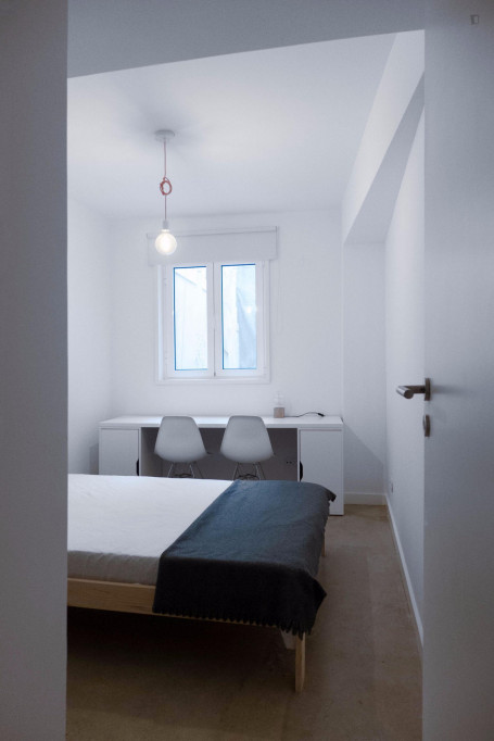 Amazing double bedroom in 4-bedroom apartment in Bairro Alto - Lisbonne - chambre - ImmoJeune