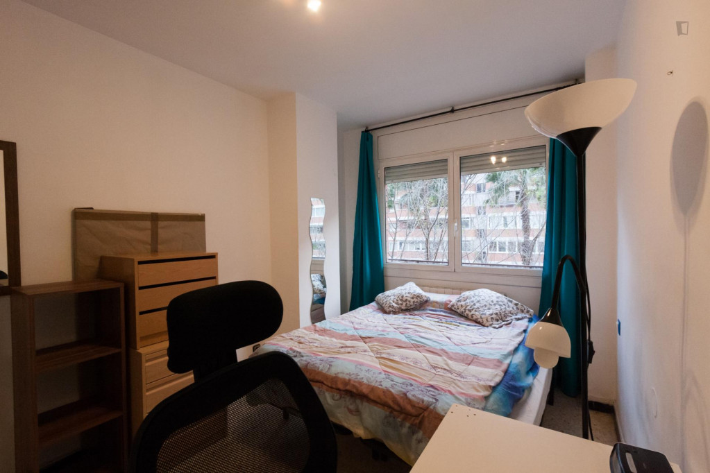 Pleasant double bedroom in the La Marina de Port neighbourhood - Barcelone - chambre - ImmoJeune