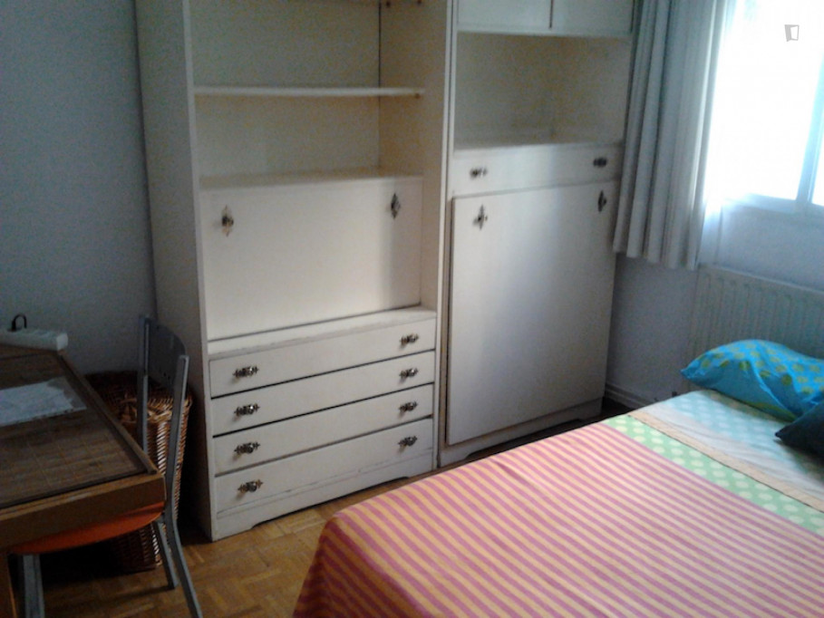 Cosy double bedroom in Puerta del Ángel metro station - Madrid - chambre - ImmoJeune