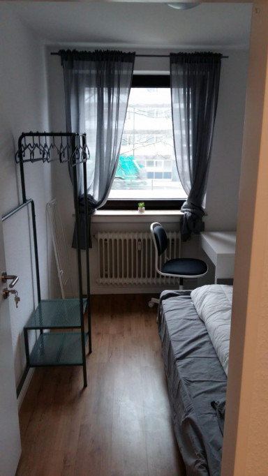 Cozy single bedroom in a 5-bedroom apartment near Elbruchstraße transport station
