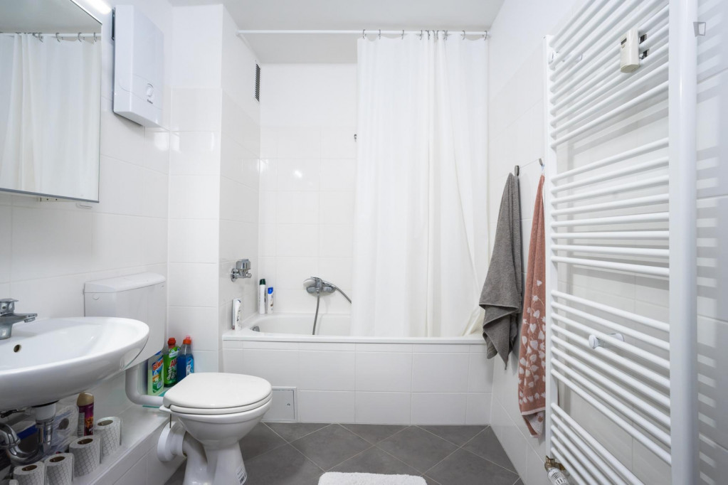 Cozy single bedroom in a 5-bedroom apartment near Elbruchstraße transport station