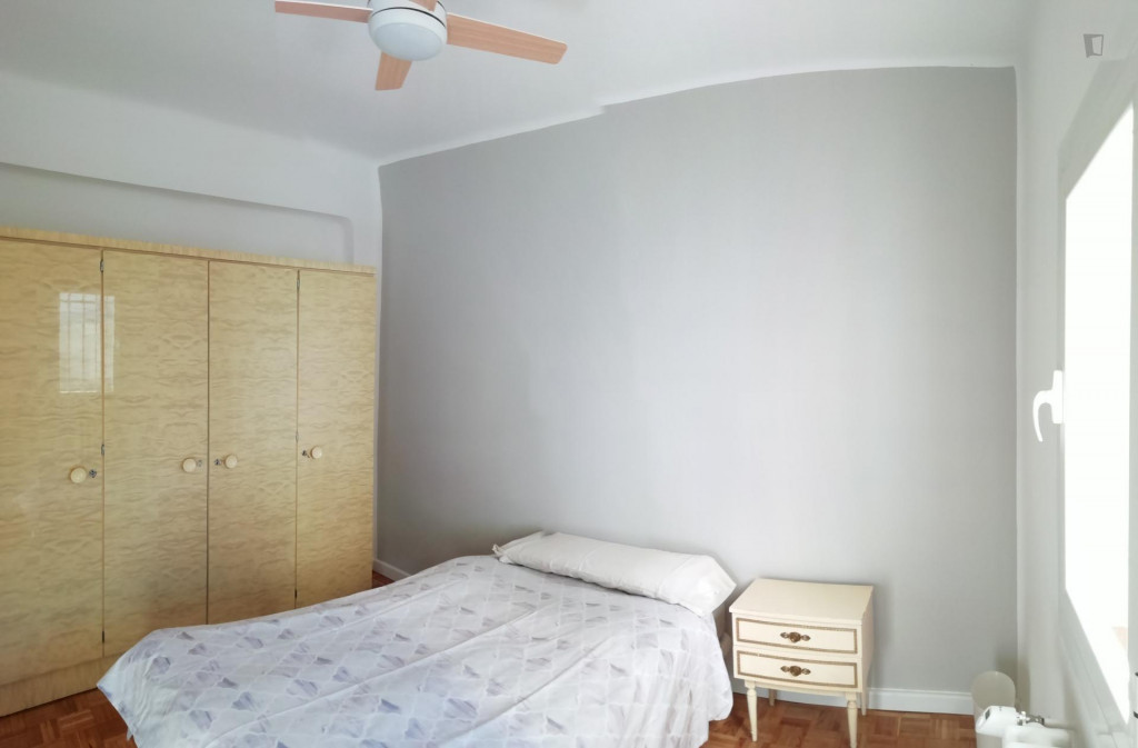 Single bedroom in 6-bedroom apartment for students between 20 & 30 - Madrid - chambre - ImmoJeune