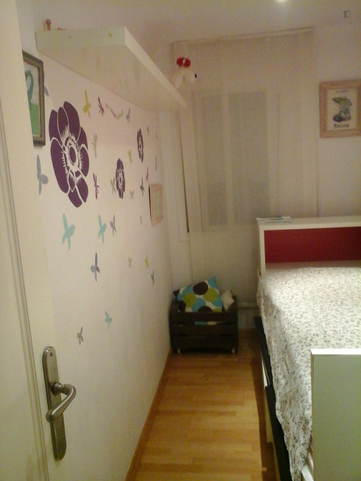 Cute single room near universitat àrea, very we'll comunicated - Barcelone - chambre - ImmoJeune