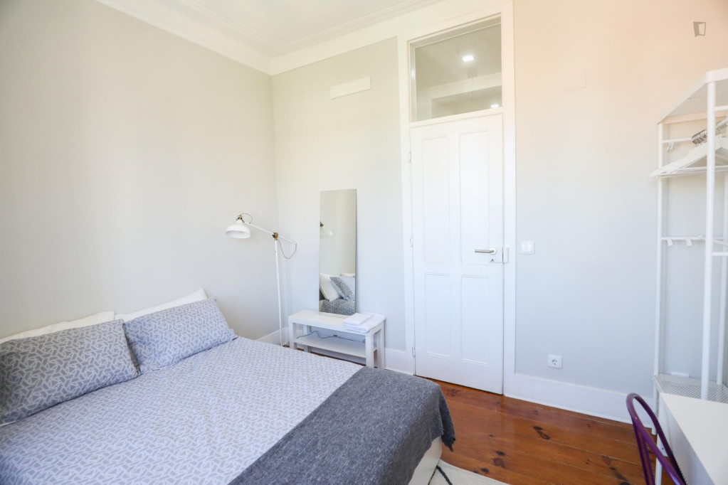 Sunny double bedroom with river view in Alcantara - Lisbonne - chambre - ImmoJeune