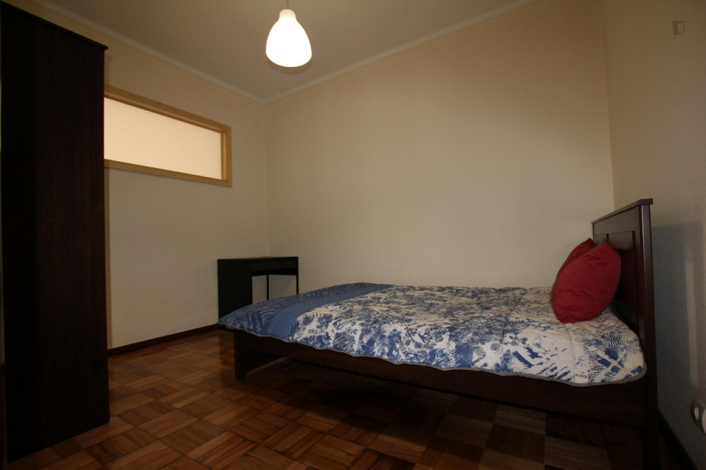 Pleasant double bedroom near Universidade Católica Portuguesa