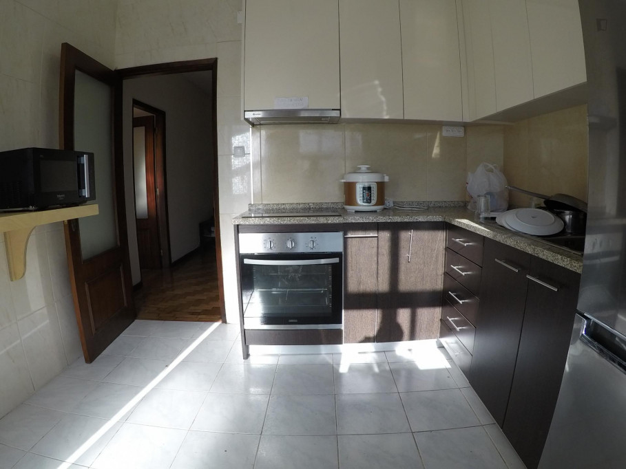 Pleasant double bedroom near Universidade Católica Portuguesa