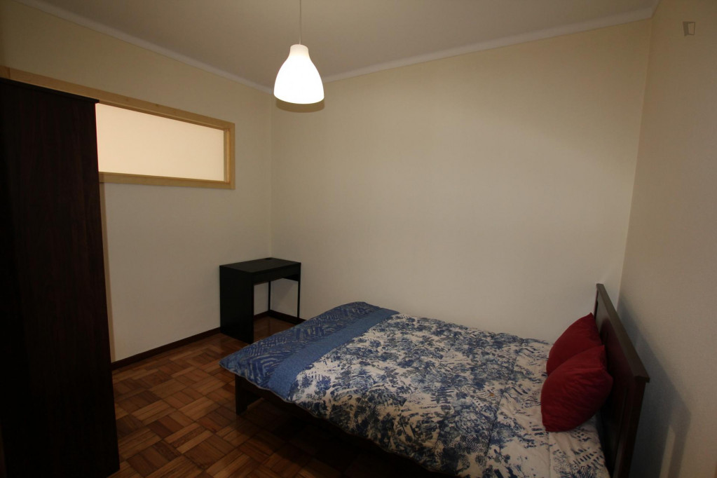 Pleasant double bedroom near Universidade Católica Portuguesa
