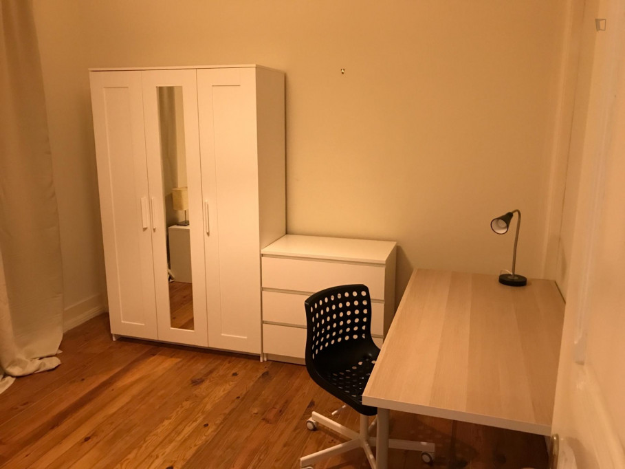 Single bedroom nº6 in a 8 bedroom apartment - Lisbonne - chambre - ImmoJeune