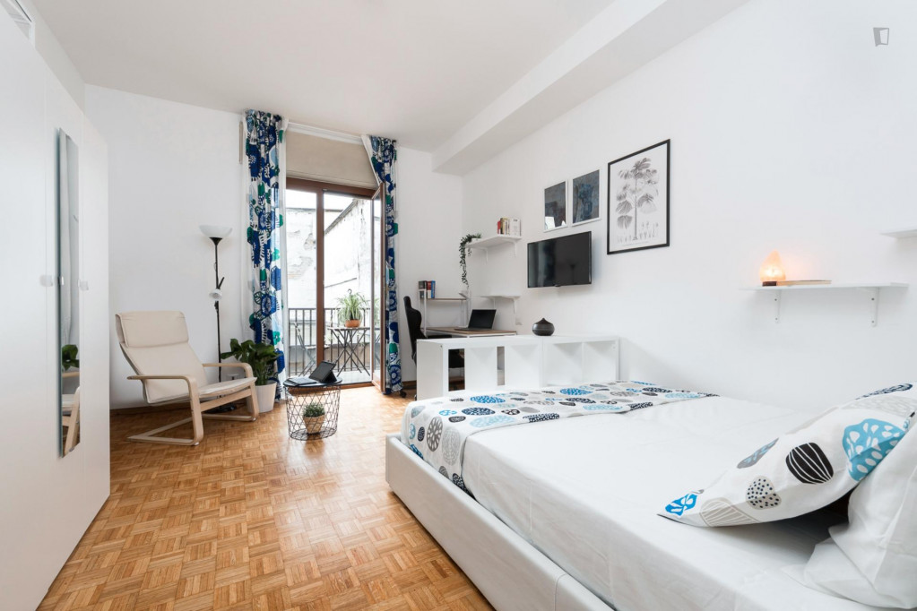 Large double bedroom with a balcony, in Città Studi - Politecnico - Milan - chambre - ImmoJeune